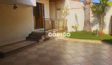 Casa Sobrado 270 metros, com 3 Quartos Sendo 2 Suites 4 Vagas e Piscina à venda R$ 1.100.000,00 Jardim Santa Clara, Guarulhos