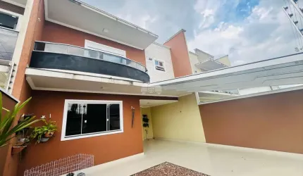 Casa com 3 quartos à venda na Rua Guaritá, 477, Eucaliptos, Fazenda Rio Grande, 42 m2 por R$ 700.000