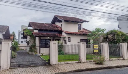 Casa com 3 quartos à venda na Rua São Borja, --, Boa Vista, Joinville, 180 m2 por R$ 1.200.000