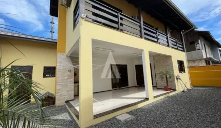 Casa com 4 quartos à venda na Rua Frontin, --, Iririú, Joinville, 197 m2 por R$ 950.000