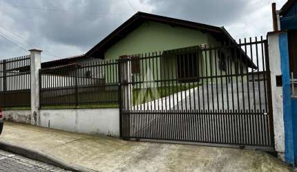 Casa com 4 quartos à venda na Mario Arins Caldeira, --, Floresta, Joinville, 232 m2 por R$ 700.000