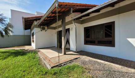 Casa com 3 quartos à venda na Rua Itajubá, --, Bom Retiro, Joinville, 141 m2 por R$ 880.000