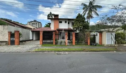 Casa com 3 quartos à venda na Rua dos Capuchinhos, --, Saguaçu, Joinville, 215 m2 por R$ 1.100.000
