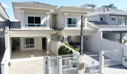 Casa com 3 quartos à venda na Rua Olaria, --, Floresta, Joinville, 153 m2 por R$ 865.000