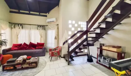 Casa com 5 quartos à venda na Rua Nova Trento, --, Bom Retiro, Joinville, 299 m2 por R$ 1.350.000