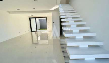 Casa com 3 quartos à venda na Rua Irani, --, Floresta, Joinville, 177 m2 por R$ 858.000