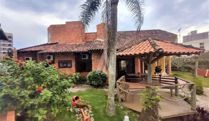 Casa com 4 quartos à venda na Rua Canto Do Sol, --, Itacolomi, Balneário Piçarras, 250 m2 por R$ 2.950.000