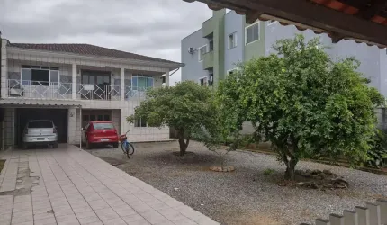 Sobrado para Venda em Joinville, Iririú, 3 dormitórios, 2 banheiros, 2 vagas