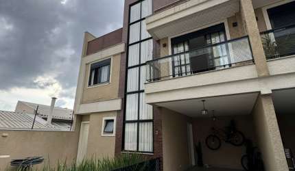 Sobrado com 3 quartos (uma suite) a venda no Xaxim