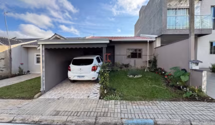 Linda casa com 2 quartos para locacao em condominio fechado na Fazenda Rio Grande perto da Havan