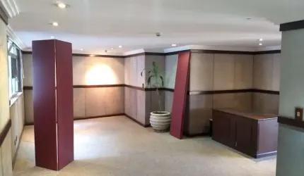 Conjunto Comercial com 320m2.sendo 2 Banheiros, 1 vaga de garagem