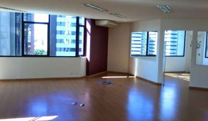 Sala Comercial com 140m² para aluguel em São Paulo