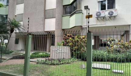 Cobertura mobiliada, com 02 dormitórios, sala, cozinha, banheiro, lavabo, área de serviços, terraço com piscina, churrasqueira , 4 Split e um box de estacionamento escriturado.