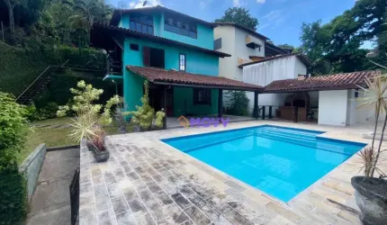 Casa de 3 quartos com suíte, escritório, 2 vagas e área de lazer a venda em Niterói