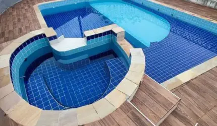 CASA COM PISCINA 3 SUÍTES EM TERRENO AMPLO ÁREA NOBRE 250M MAR ITANHAÉM/SP
