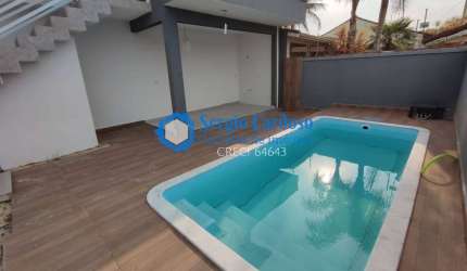 CASA COM PISCINA A 100M DO MAR! 3 QUARTOS 2 SUITES - EXCELENTE ACABAMENTO!