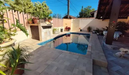 CASA  3 QUARTOS PISCINA  PERTO DA PRAIA  150M DO MAR ITANHAÉM SP
