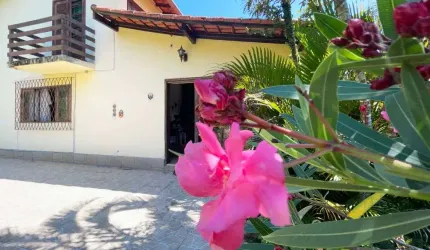 Oportunidade! Maravilhosa casa com vista para natureza, com 201 M²