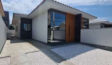 Casa Alto Padrão com 03 Quartos (sendo 1 suíte) Bairro Nova Palhoça