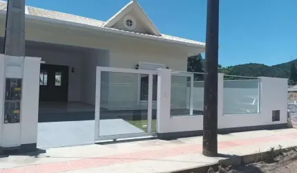 Casa com Piscina Na Praia de Fora em Palhoça/SC