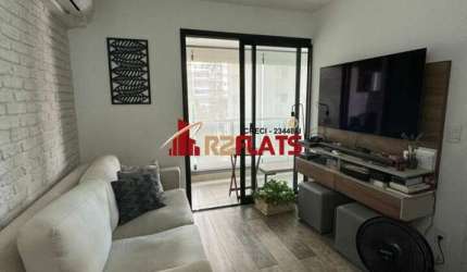 Flat com ótimo preço no bairro Campo Belo. Confira!