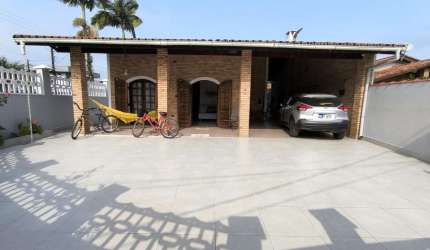 Sobrado para Venda em Ubatuba, Praia da Maranduba, 5 dormitórios, 2 suítes, 4 banheiros, 7 vagas