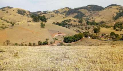 Sítio para Venda em Cambuí, Centro, 3 dormitórios, 2 banheiros, 10 vagas