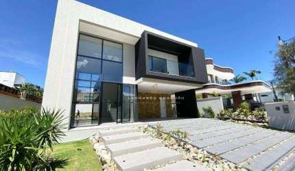 Casa nova com fino acabamento no Condomínio Alphaville Eusébio.