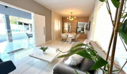 Casa Porteira Fechada com Terreno Amplo em Jardim das Oliveiras