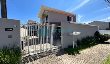 Sobrado à Venda no Xaxim, com 3 Quartos