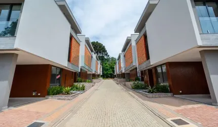 Casa à Venda, condomínio alto padrão 4 suítes