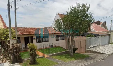 Casa à Venda com 4 Quartos no Guabirotuba