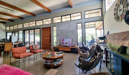 Casa moderna com toque industrial, arejada e com 4 suítes no Condomínio Fazenda Palmeiras Imperiais