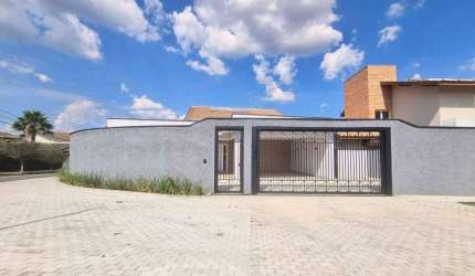 Luxuosa casa de alto padrão para venda ou locaçâo no Jardim Altos das Palmeiras em Itu, com piscina, gourmet, dormitórios e muito mais.