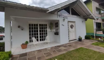 CASA 3 DORMÍTORIOS COM PISCINA A VENDA EM GRAMADO, Piratini, Gramado - RS
