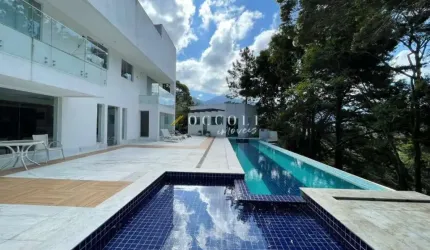 Mansão fantástica no Comary