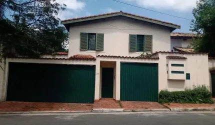 CASA EM RUA TRANQUILA