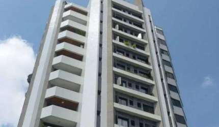 Prédio sofisticado- de altíssimo padrão! ESTE APARTAMENTO TEM POTENCIAL PARA DOBRAR DE PREÇO! Pro