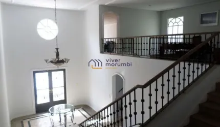 Excelente casa, com ótima localização precisa de reforma mas com grande potêncial