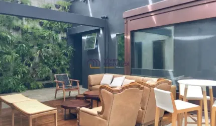 Casa comercial em Jardim Paulista, com 380m², 7 ambientes, sendo 4 salas no pavimento superior.