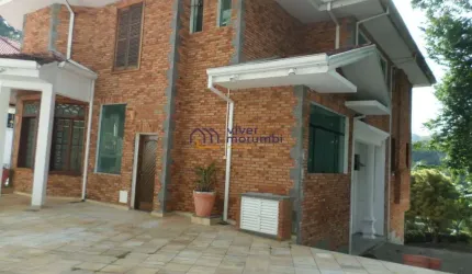 Ótima casa com elevador até 3º andar  toda de tijolinhos piscina aquecida