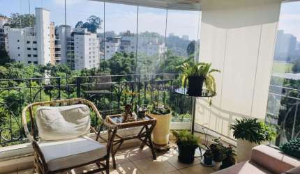 Excelente apartamento com 110m², 3 quartos sendo 1 suíte e 3 vagas.