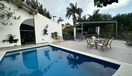 Casa no Morumbi. 4 dormitórios. piscina. Área Gourmet