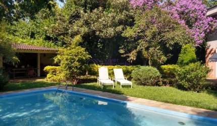 Linda casa ampla com piscina e área gourmet