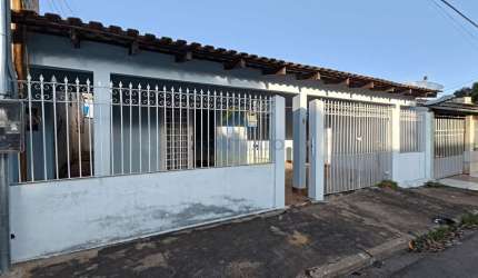 Casa Térrea grande próximo a avenida 31 de Março no bairro Cristo Rei- 03 Quartos codigo: 30786