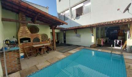 Casa à Venda em Pé Pequeno
