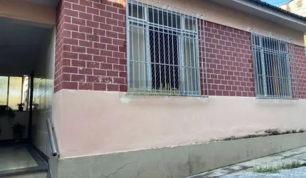 Open House vende casa na Engenhoca de vila, murada, otima localização, terreno plano, financia !!