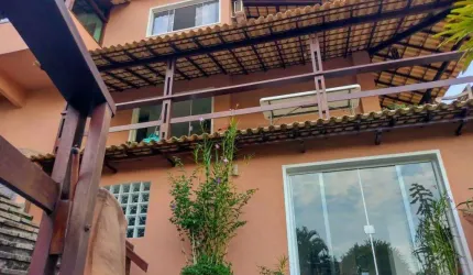 Open House vende casa triplex em Itacoatiara com 5 quartos, sendo 4 suítes e 4 vagas de garagem!!!