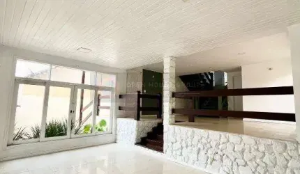 Casa à Venda em Camboinhas