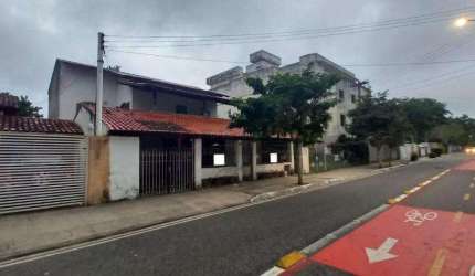 Casa Duplex com excelente preço atrás do Grand Marche em Piratininga. Precisando de reforma